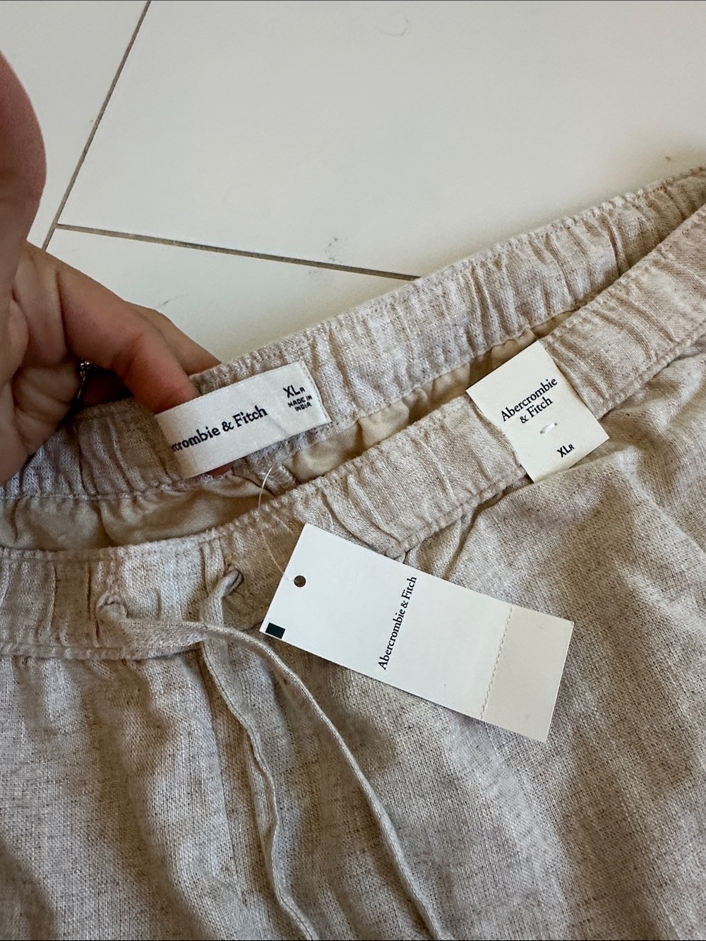 Abercrombie & Fitch Beige Linen women’s  Shorts XL NWT - Picture 2 of 3